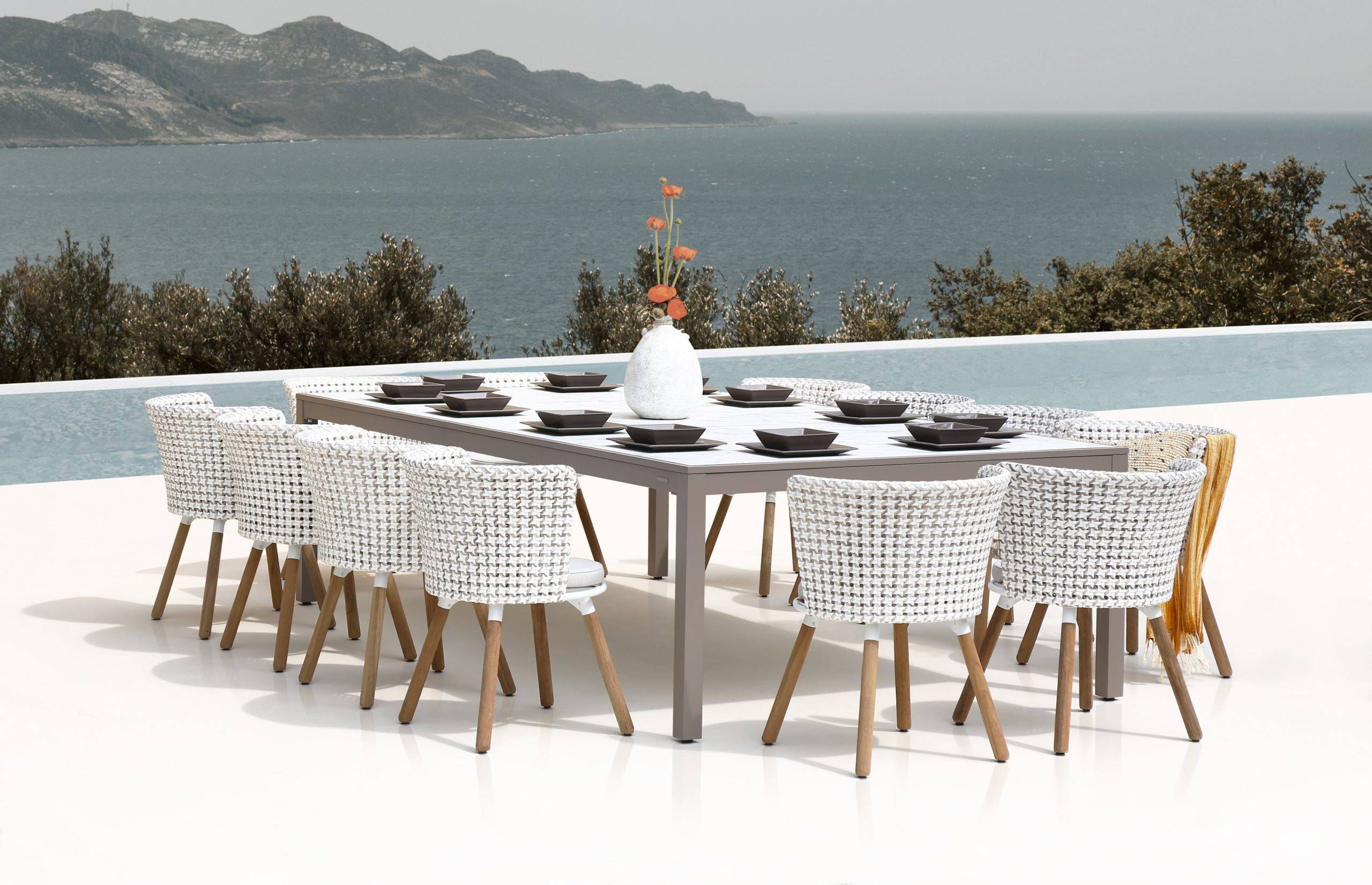 https://admin.terrisdraheim.com/media/thumbnails/collection-backgrounds/ALLUX_dining_table__DAISY_MAE__0c77c042_thumbnail_4096.jpg
