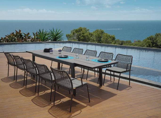 https://admin.terrisdraheim.com/media/thumbnails/collection-backgrounds/BAIA_Extention-Table__MANDA_Dining-Chairs_f7e51682_thumbnail_4096.jpg