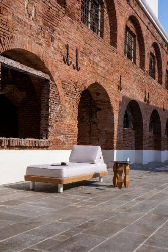https://admin.terrisdraheim.com/media/thumbnails/collection-backgrounds/DELANO-Daybed-LORENZO-Side-Table_4925_e7b2f7d5_thumbnail_4096.jpg