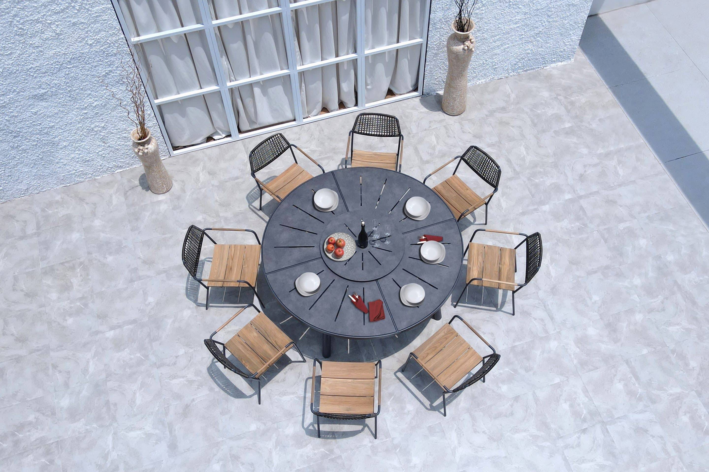 https://admin.terrisdraheim.com/media/thumbnails/collection-backgrounds/MEIKA_round_tbl_HPL_stacking_chair_wicker-scaled_39aa2926_thumbnail_4096.jpg