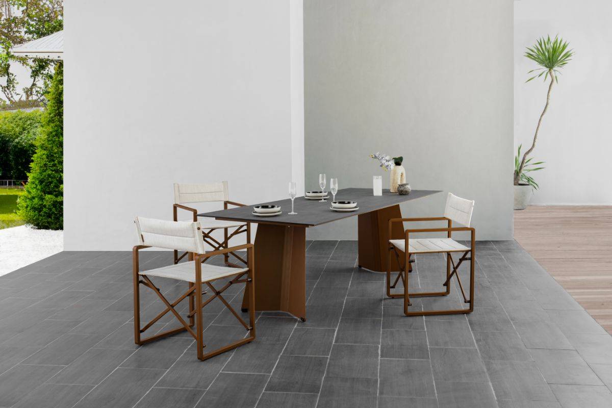 https://admin.terrisdraheim.com/media/thumbnails/collection-backgrounds/PRADO_Dining-chair__table_6_85ee2f18_thumbnail_4096.jpg