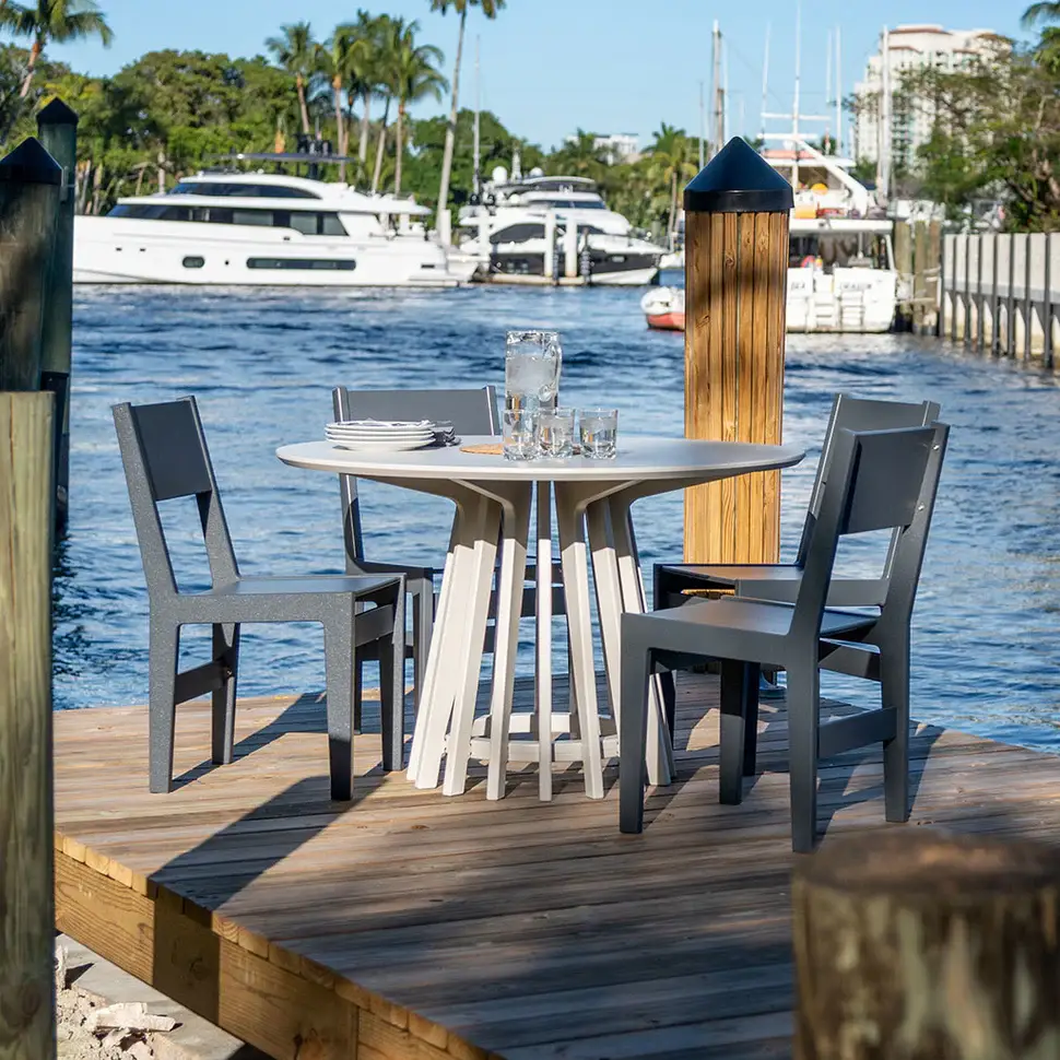 https://admin.terrisdraheim.com/media/thumbnails/collection-backgrounds/24_lauderdale_good-company-dock-5377_94fbca5d_thumbnail_4096.webp