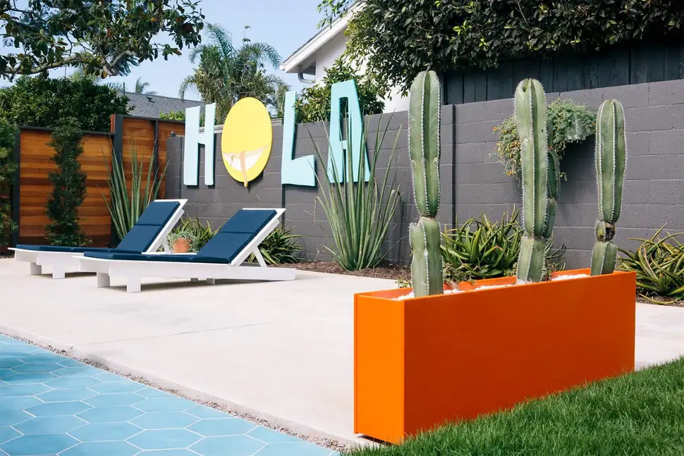 https://admin.terrisdraheim.com/media/thumbnails/collection-backgrounds/surfside_mondo_skinny_chaises_75373d18_thumbnail_4096.webp